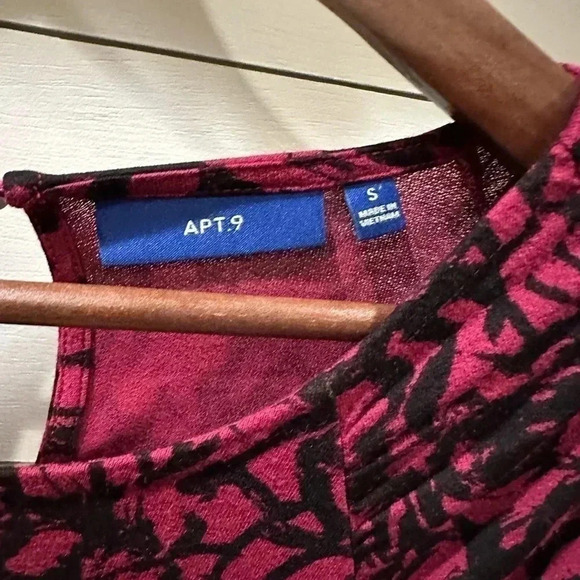 Apt 9 knee length floral dress- women’s small - Picture 3 of 3